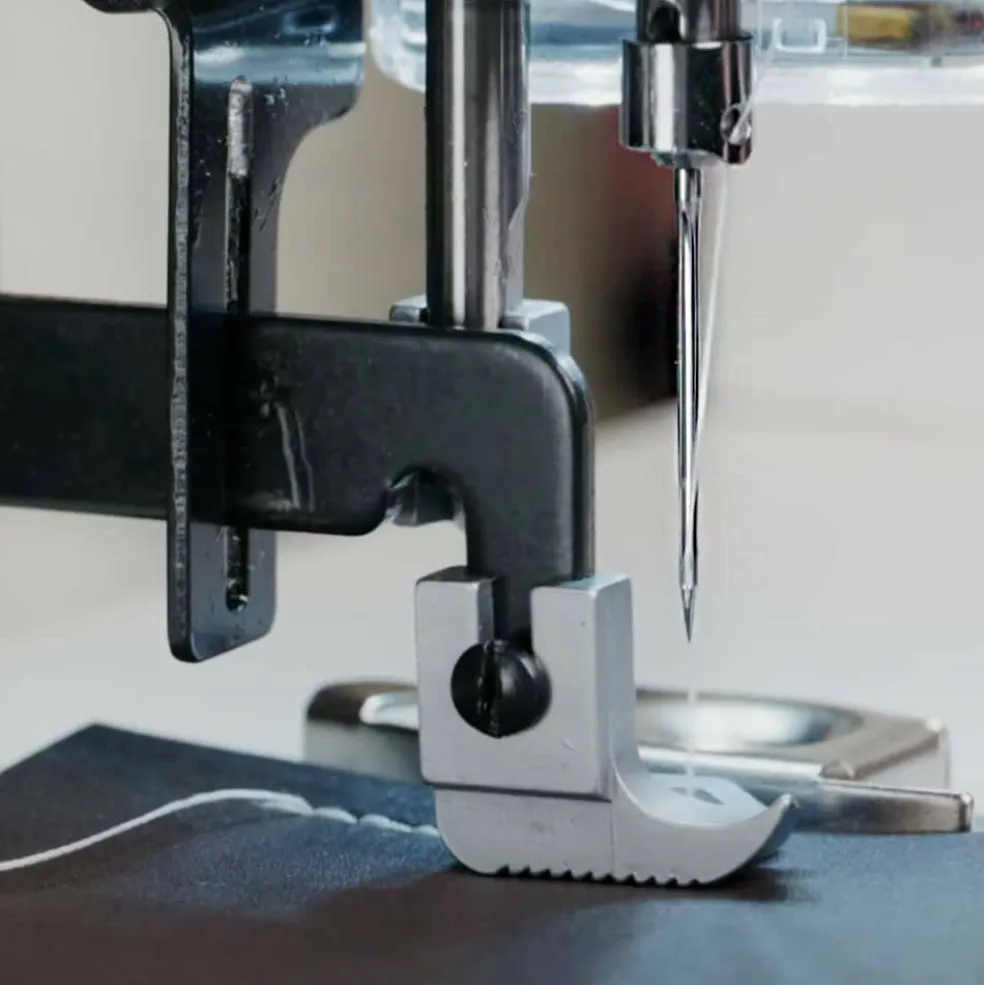 Barracuda™ Fit 500BW Straight Stitch Portable Walking Foot Sewing Machine for Heavy Material