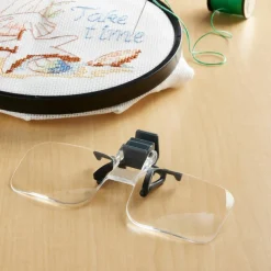 Clip & Flip Magnifier by Loops & Threads®