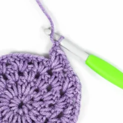 Clover Amour Aluminum Crochet Hook
