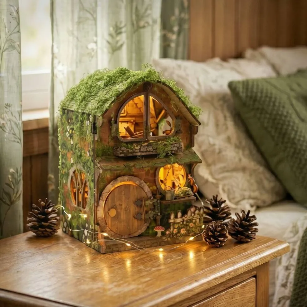 DIY Book Nook Kit - Woodland Daisy Cabin