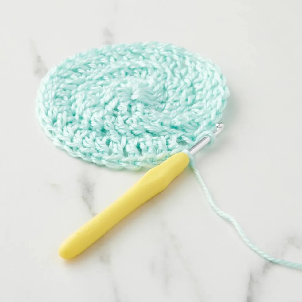 Ergonomic Aluminum Crochet Hook by Loops & Threads®