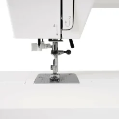 Janome 1522 Mechanical 22-Stitch Sewing Machine with Wide Sewing Bed