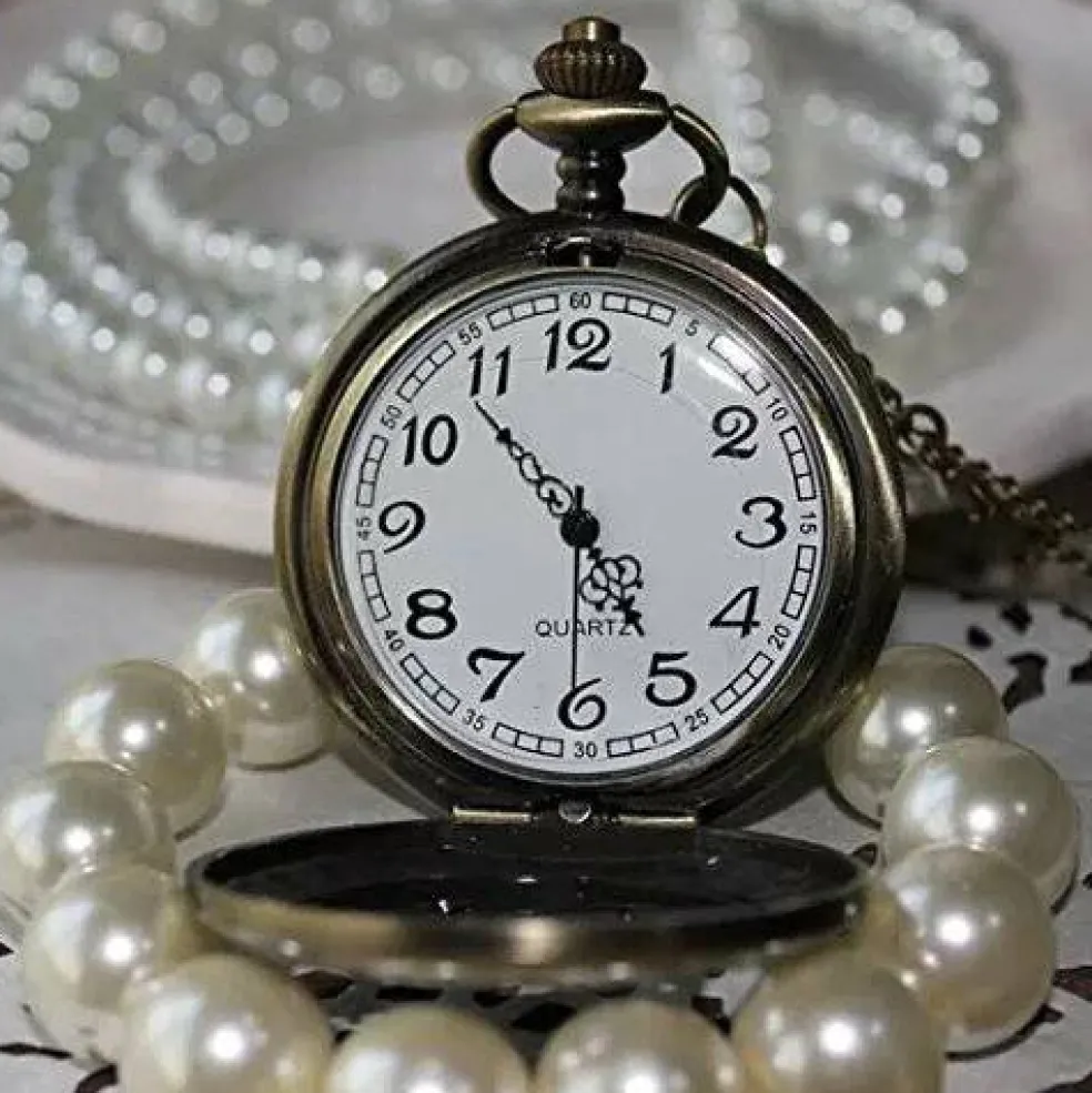 Kitcheniva Retro Antique Bronze Skull Shaped Pocket Watch