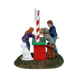 Lemax® Puppy Kissing Booth