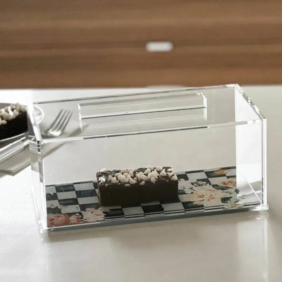 Lucite Chic Checkered Rectangle Cake Dome