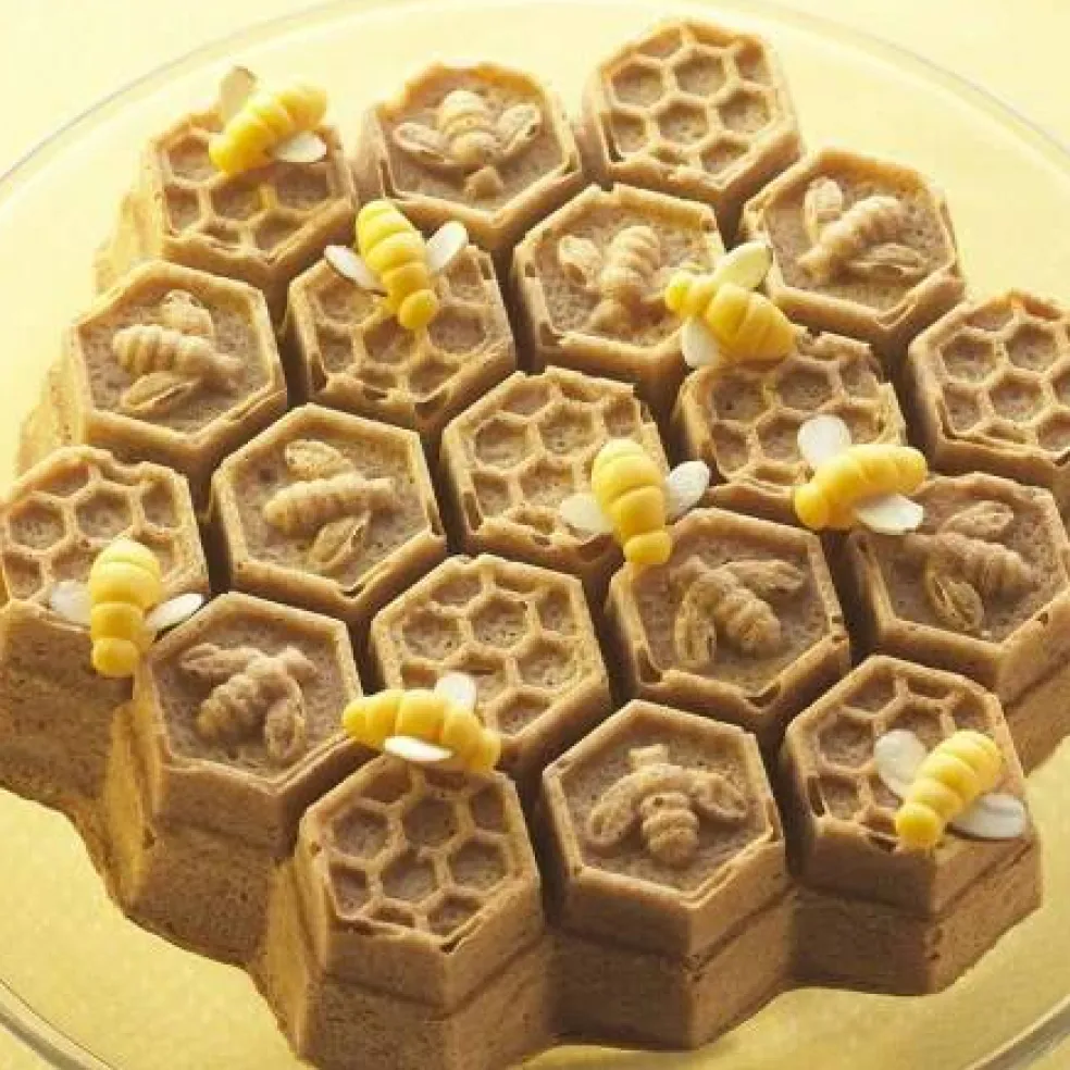 Nordic Ware Honeycomb Pull a part Cake Pan