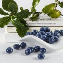 50 Pcs Artificial Blueberries Faux Fruit Decor Realistic Plastic Blueberry Simulation Fruits for Vase Fillers Kitchen Display Party Decorations Photography Props
