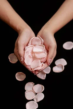 300PCS Blush Rose Petals Silk Artificial Pink Petals Flower Girl Basket Aisle Scatter Decor Baby Girl Shower Supplies Wedding Decoration