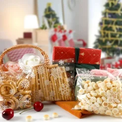 200 PCS Christmas Snowflake Cellophane Cookie Bags – 5.5x5.5 Inch Self-Adhesive Clear Treat Bags for Cookies, Candy, Bakery Goods, Party Favors & Holiday Gift Packaging