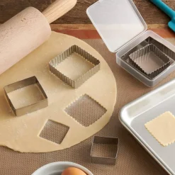 5 Pieces  Baking Cookie Fondant Cutters, Graduated Squares, Stainless Steel,Set with Storage Container