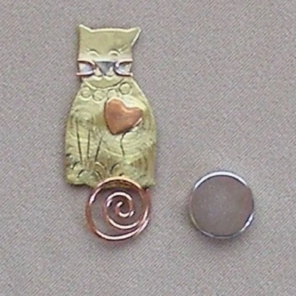 Puffin & Company Needle Nanny/Brooch - Kitty