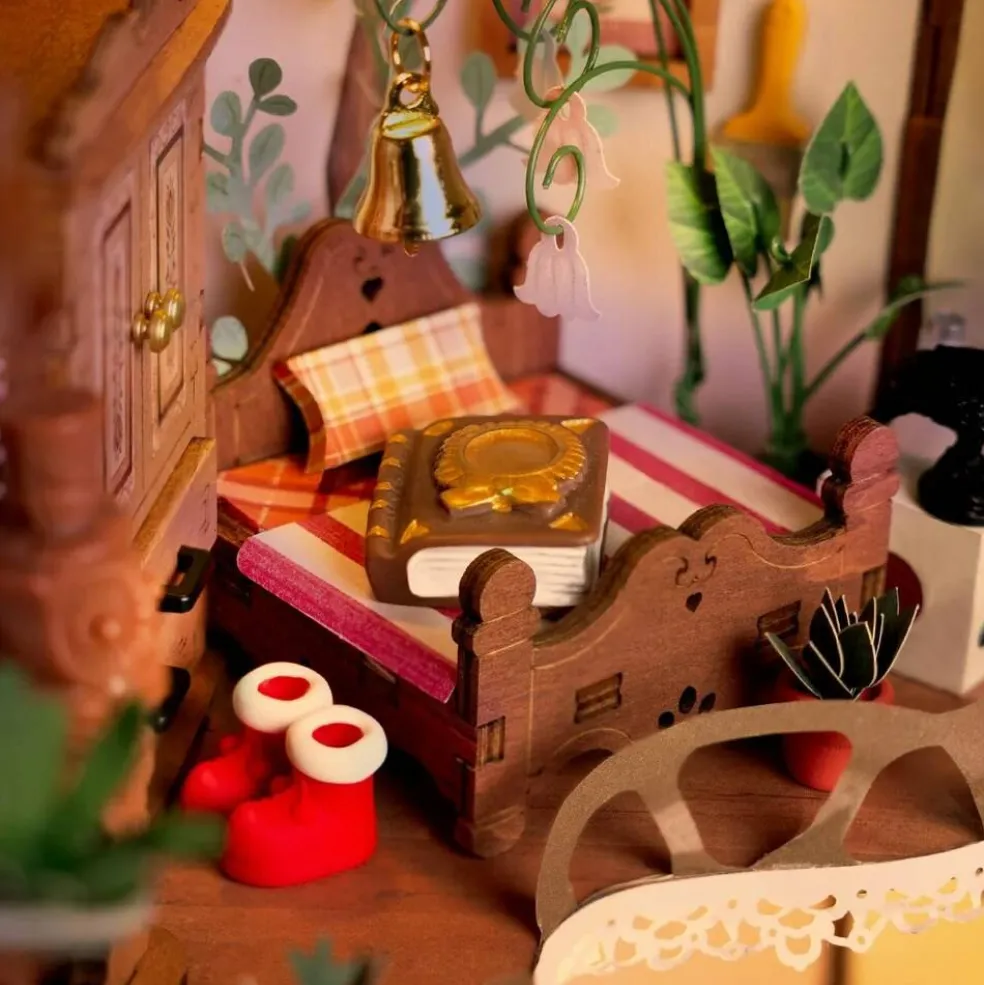 Rolife Fairytale Tree House DIY Miniature House DG179