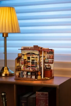 Rolife® Henry's Chocolate DIY Miniature House Kit