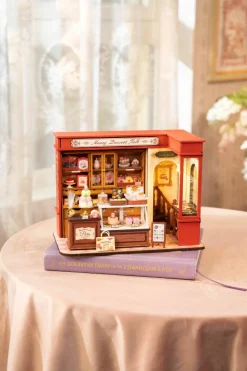 Rolife® Honey Dessert Talk DIY Miniature House Kit