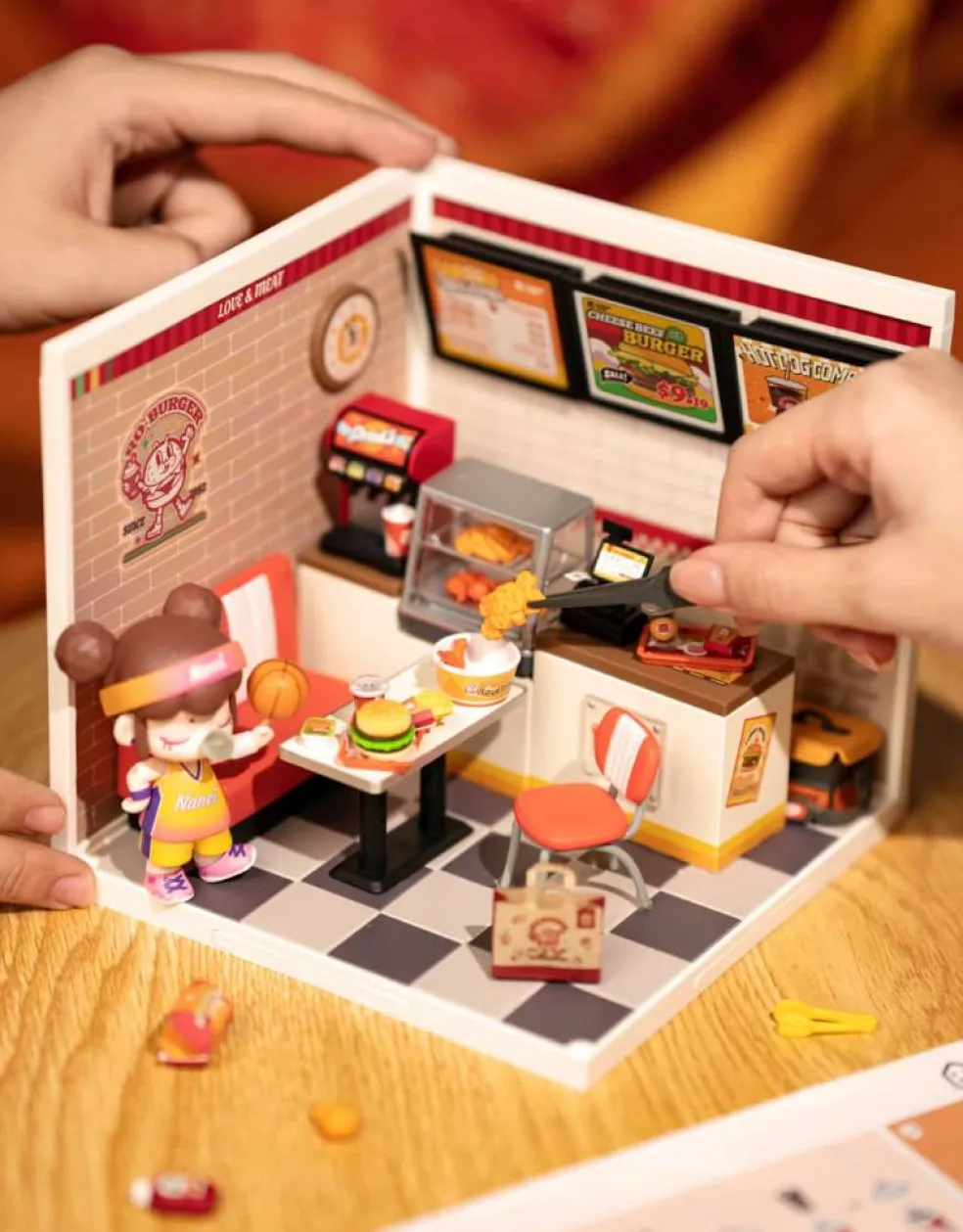 Rolife® Super Creator Yum Yum Burgers DIY Miniature Kit