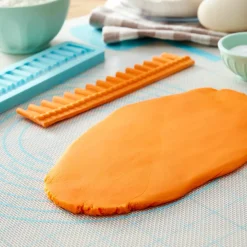 Satin Ice™ Vanilla Fondant, 2lb.