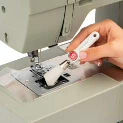 SINGER® Angled-Edge Lint Brush