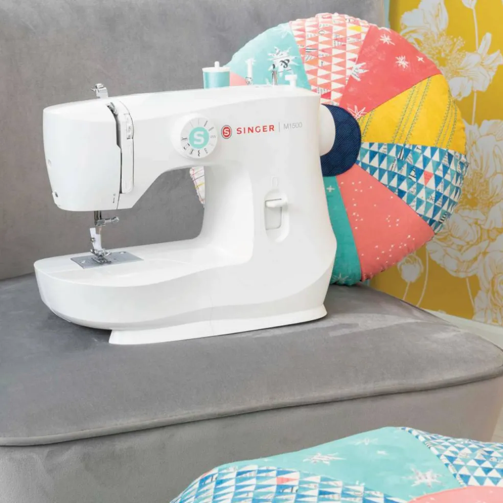 SINGER® M1500 Mechanical Sewing Machine