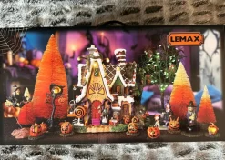 The Candy Witch Cottage House Set - Lemax Spooky Town