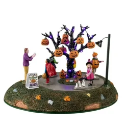 Trick Or Treaters Parade - Lemax Spooky Town