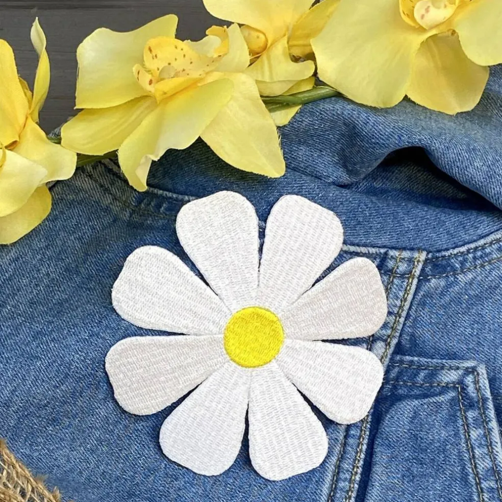 4" White Daisy Flower with Yellow Pistil, Embroidered, Iron on Patch