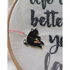 Wizardi 4/5" Cat with Pizza Magnetic Needle Minder