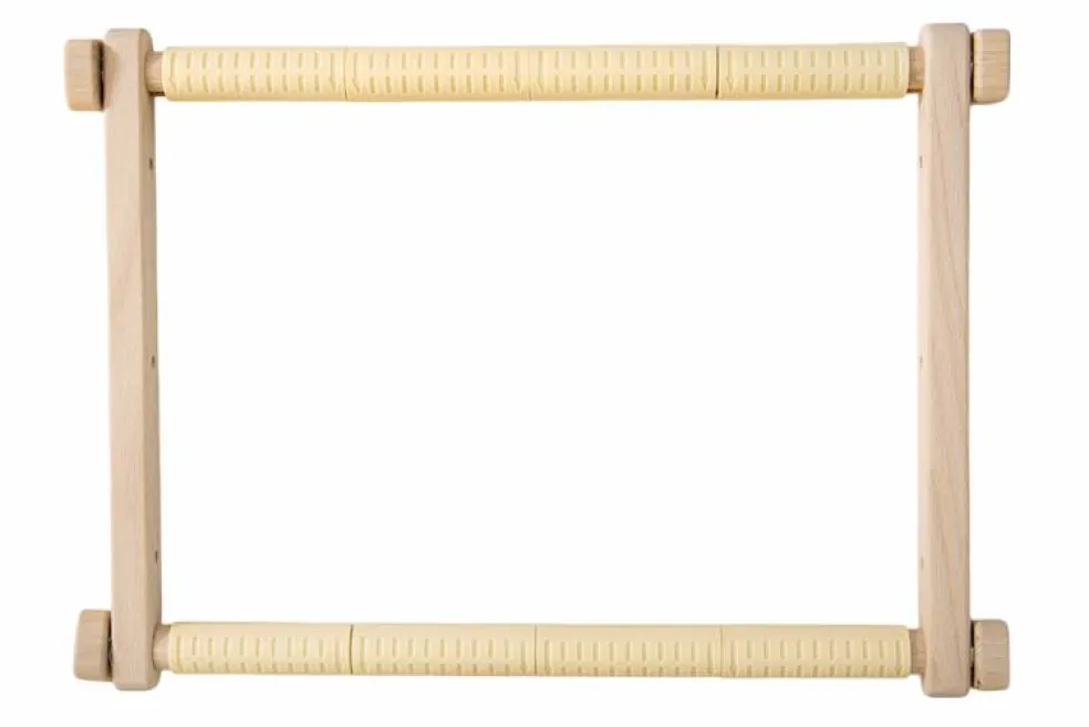 Wooden tapestry embroidery frame with clips 13,7*18,9in CSFR3548