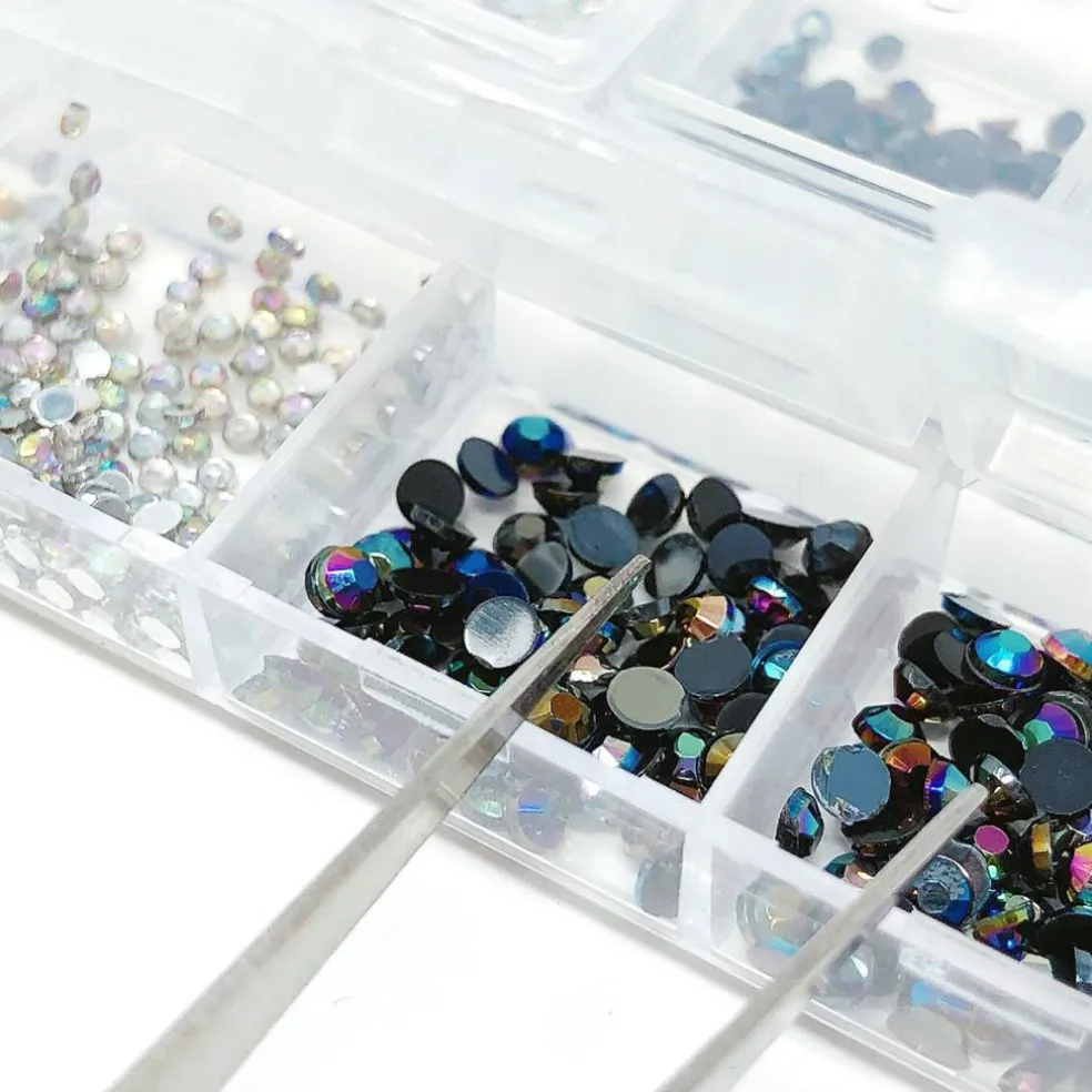 Wrapables Dazzling Nail Art Rhinestones Nail Manicure with Plastic Case
