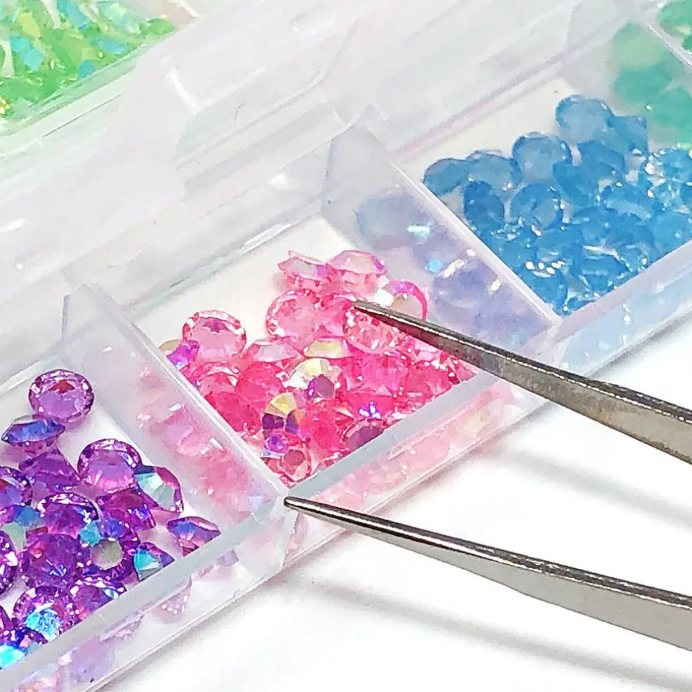 Wrapables Dazzling Nail Art Rhinestones Nail Manicure with Plastic Case